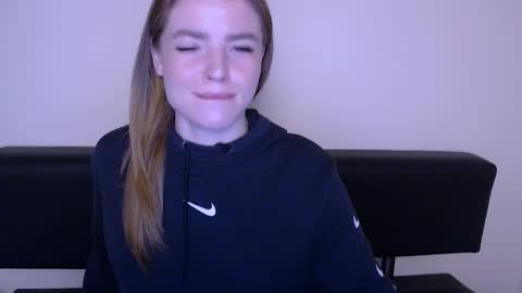 Snapshot of missoliviaa_ chatting on March 6, 8:41 am Olivia online show from March 6, 8:41 am