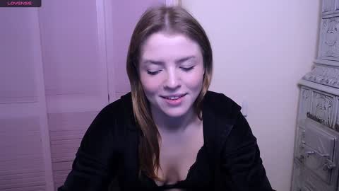Snapshot of missoliviaa_ chatting on December 17, 1:38 pm Olivia online show from December 17, 1:38 pm