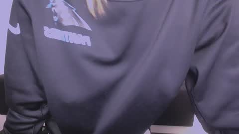 Snapshot of missoliviaa_ chatting on December 3, 2:49 pm Olivia online show from December 3, 2:49 pm