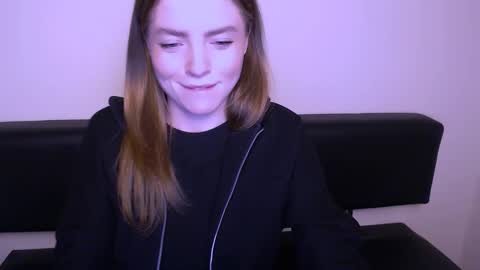 Snapshot of missoliviaa_ chatting on February 20, 7:30 pm Olivia online show from February 20, 7:30 pm