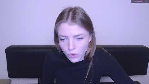 Snapshot of missoliviaa_ chatting on December 15, 11:01 am Olivia online show from December 15, 11:01 am