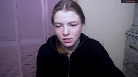 Snapshot of missoliviaa_ chatting on January 5, 10:32 am Olivia online show from January 5, 10:32 am