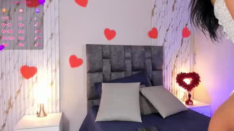 missvioleet online show from February 25, 7:45 pm