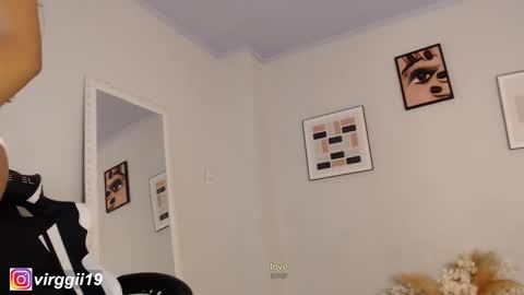 missvirggii online show from September 19, 11:37 pm