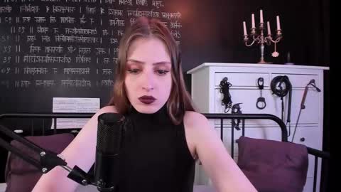 Snapshot of mistress_marlene chatting on October 24, 10:33 am Mistress Marlene online show from October 24, 10:33 am