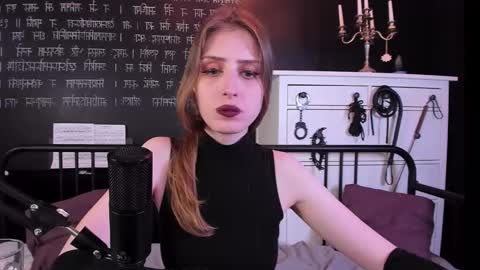 Snapshot of mistress_marlene chatting on October 25, 10:34 am Mistress Marlene online show from October 25, 10:34 am