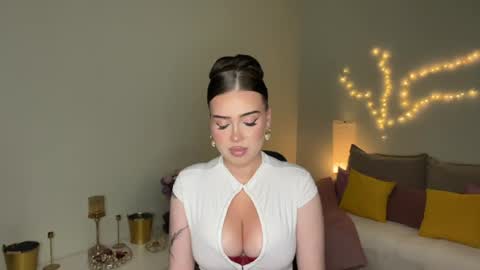 Mia online show from July 7, 2:42 pm