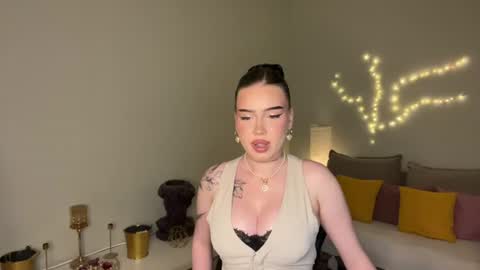 Mia online show from June 30, 2:27 pm