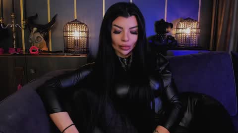 Elenia online show from February 2, 2:02 pm