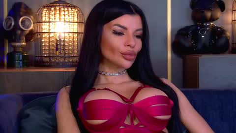 Elenia online show from February 16, 4:07 pm