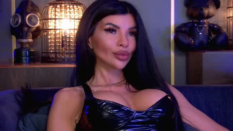 Elenia online show from March 28, 1:43 pm