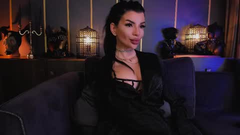 Elenia online show from March 1, 8:45 am