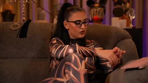 Snapshot of mistresskellykent chatting on October 20, 11:52 pm Mistress Kelly online show from October 20, 11:52 pm