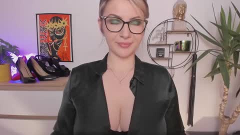 SANDY online show from December 4, 2:59 pm