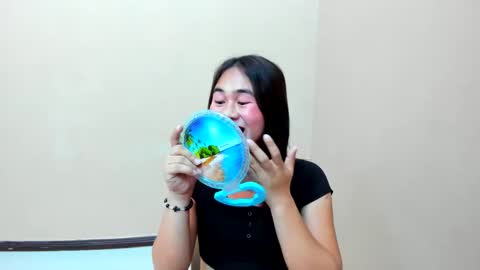 Snapshot of mitsuri_yuki chatting on February 19, 4:34 am Mitsu online show from February 19, 4:34 am