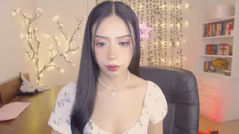 Snapshot of mkultra_aliice chatting on December 17, 6:31 pm Alice online show from December 17, 6:31 pm