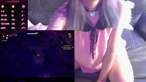 Snapshot of mmmmdarling chatting on October 22, 6:18 am minaDarling online show from October 22, 6:18 am