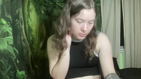 Snapshot of mo0n_goddess chatting on October 23, 4:29 am Misty online show from October 23, 4:29 am