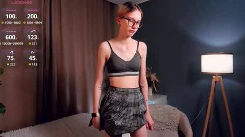 Laura online show from December 3, 1:30 am