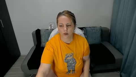 erika online show from November 4, 7:02 am