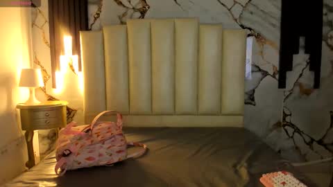 Hey Guys  Im Mollie online show from December 2, 3:47 pm