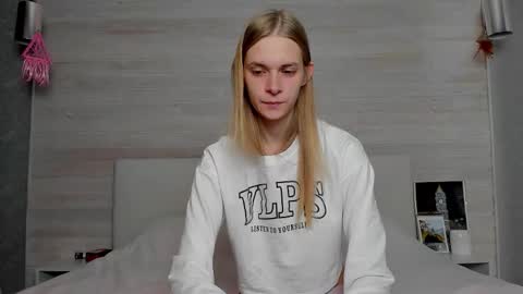 Snapshot of molly_hunt chatting on October 22, 4:06 am Molly Hunt online show from October 22, 4:06 am