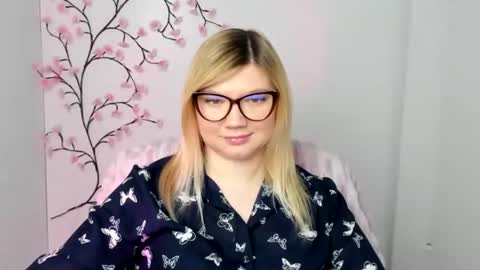 Molly online show from December 19, 1:25 pm