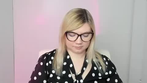 Molly online show from October 29, 1:04 pm