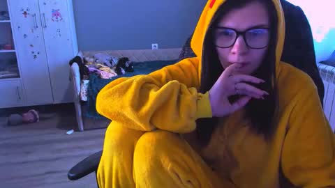  KIRA  online show from December 5, 6:35 am