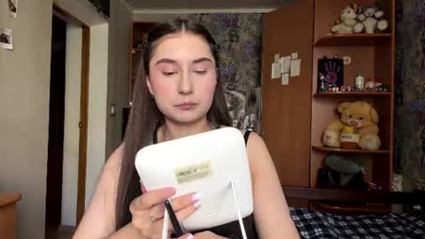 Molly online show from June 16, 9:21 am