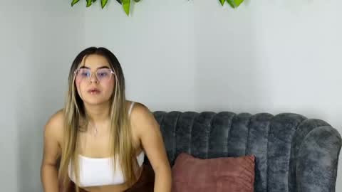 mollysweet11 online show from May 26, 11:04 pm
