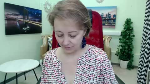 Mona online show from April 3, 1:42 pm