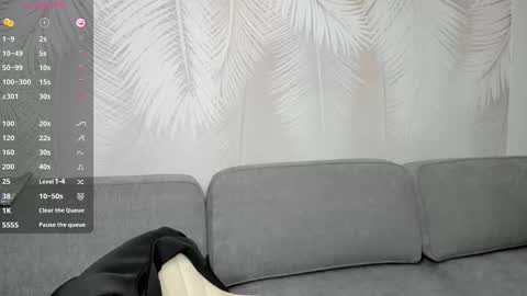 monica_weisss online show from February 14, 5:03 pm