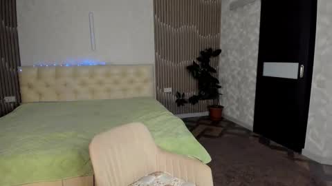 monica_weisss online show from October 23, 7:20 pm