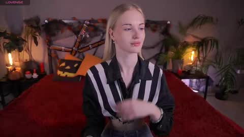 Snapshot of monicavelen chatting on October 23, 6:30 am Monica online show from October 23, 6:30 am