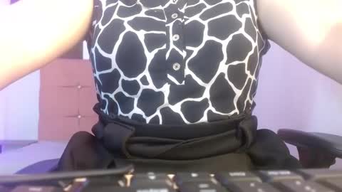 Snapshot of monickhot303av chatting on December 21, 10:19 pm monickhot303av online show from December 21, 10:19 pm