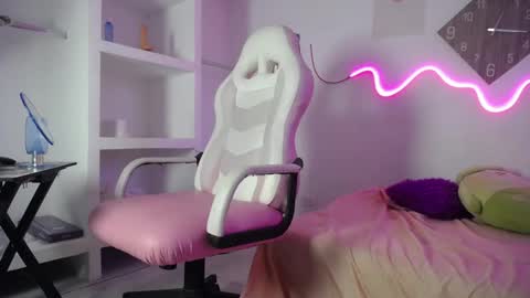 Snapshot of monika_teem chatting on January 6, 10:05 pm monica espina online show from January 6, 10:05 pm