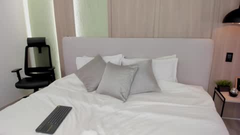 Monique  online show from December 14, 5:41 pm