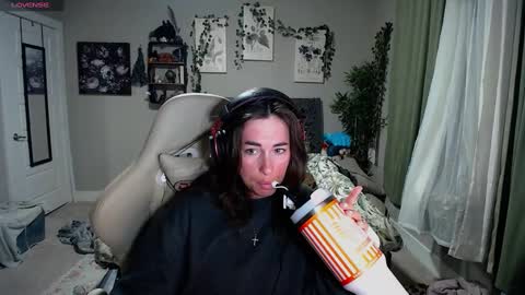 Lydia Mooney online show from March 8, 1:37 am