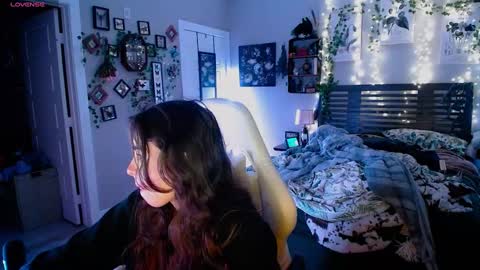 Lydia Mooney online show from February 11, 1:10 am