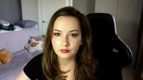 moodiemira online show from September 16, 3:09 pm