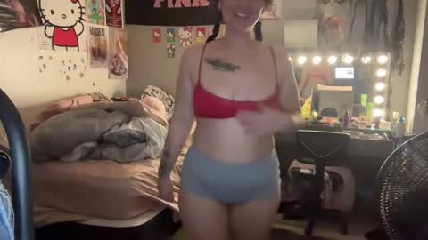 moomies online show from October 15, 1:30 am