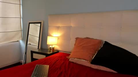 Elizabeth  online show from September 8, 8:30 pm