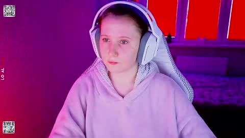 Lola online show from April 24, 1:25 pm