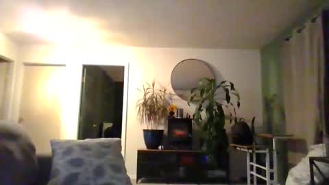 moonbutterfly94 online show from November 1, 10:19 am