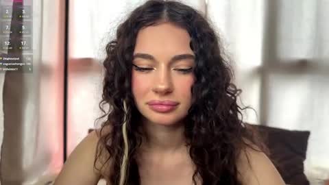 moonfaairy online show from April 3, 6:11 am