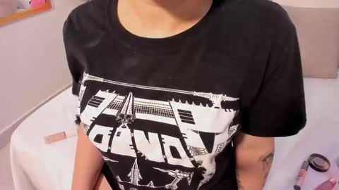 Kitty online show from December 3, 8:00 pm