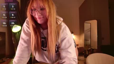 morvelyn online show from February 16, 9:47 pm