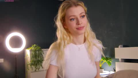 Elizabeth online show from February 9, 11:34 am