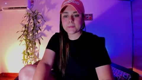 Laura online show from December 19, 12:13 am